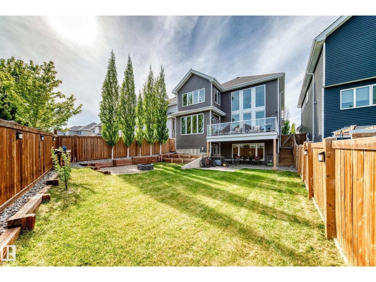 9034 24 AVE SW SW