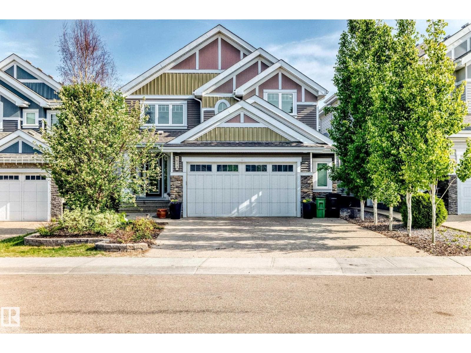 9034 24 AVE SW SW — photo 2