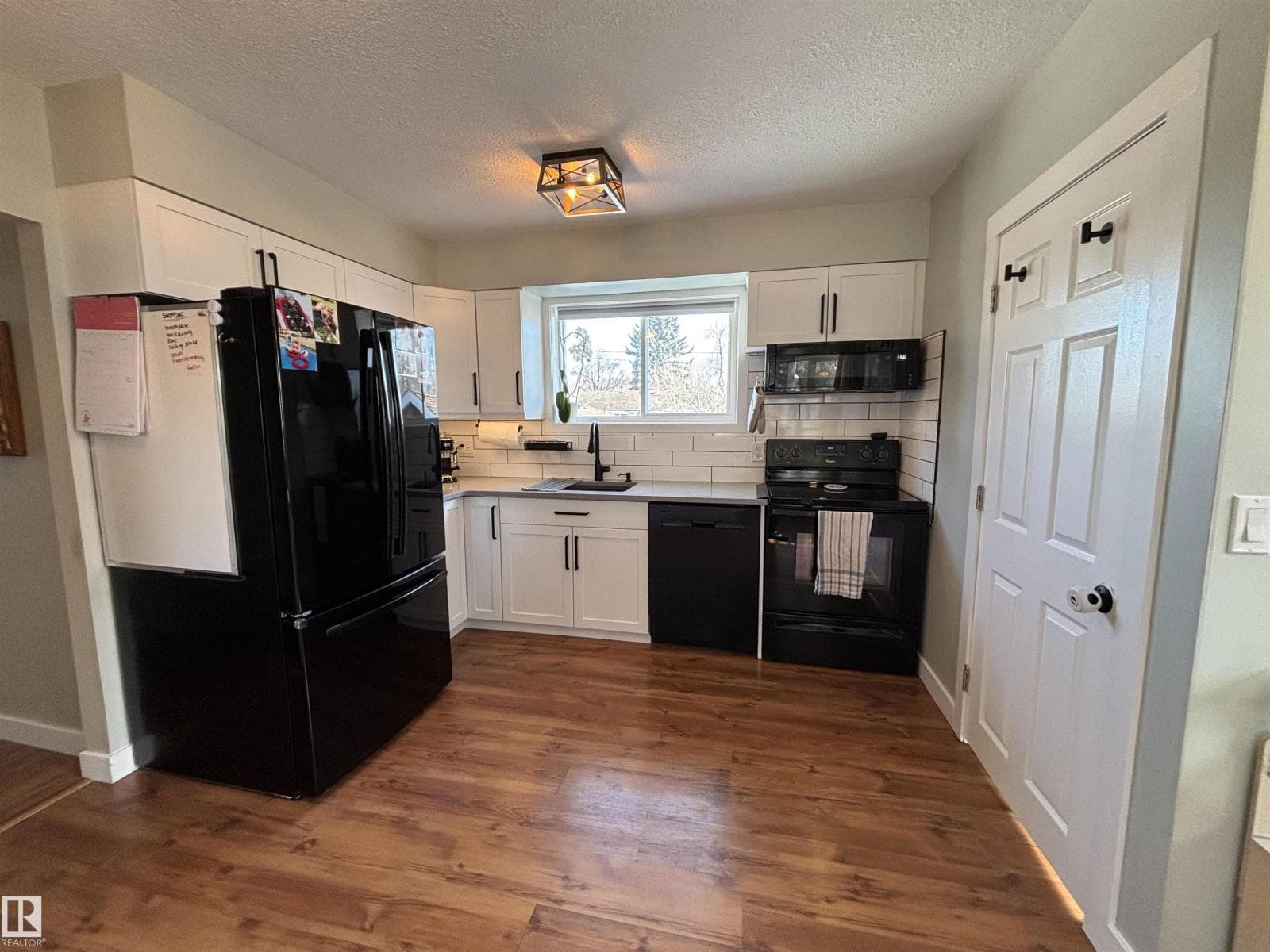 21 ELIZABETH DR — photo 3