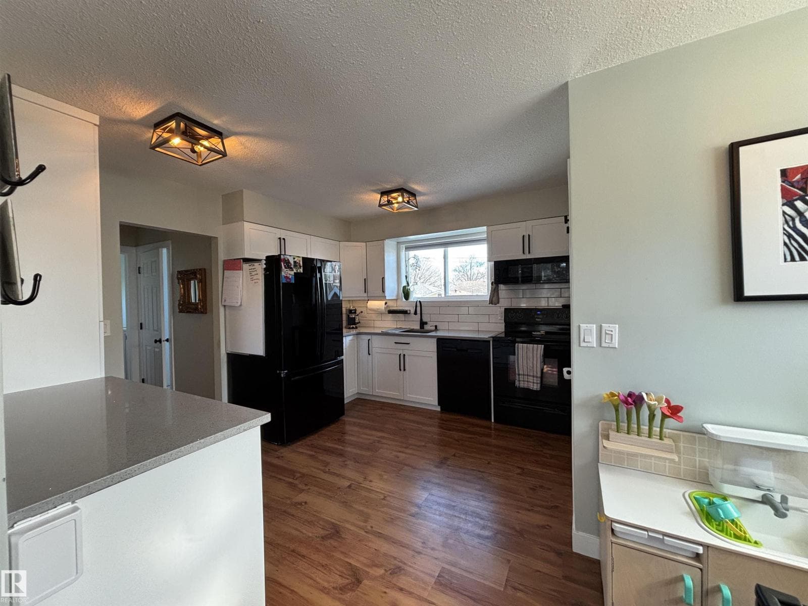 21 ELIZABETH DR — photo 4