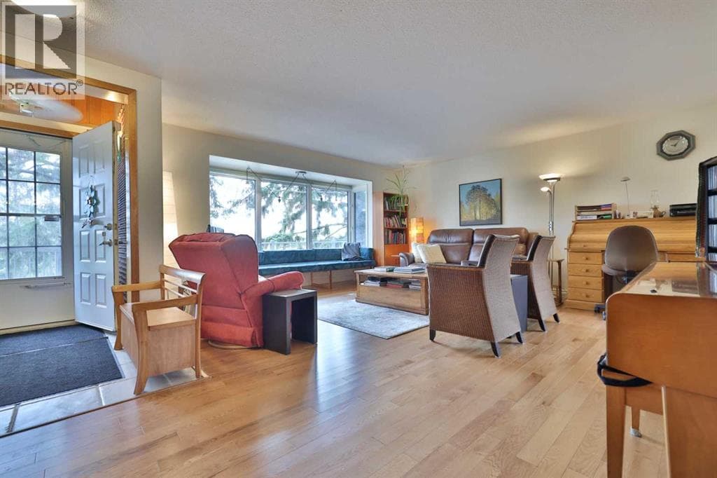 4404 52 Street — photo 3