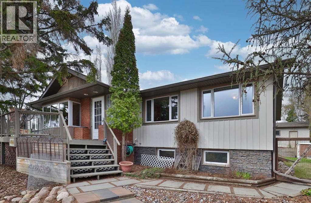 4404 52 Street — photo 2