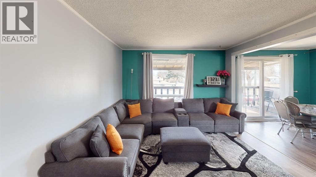 427 4 Street — photo 4