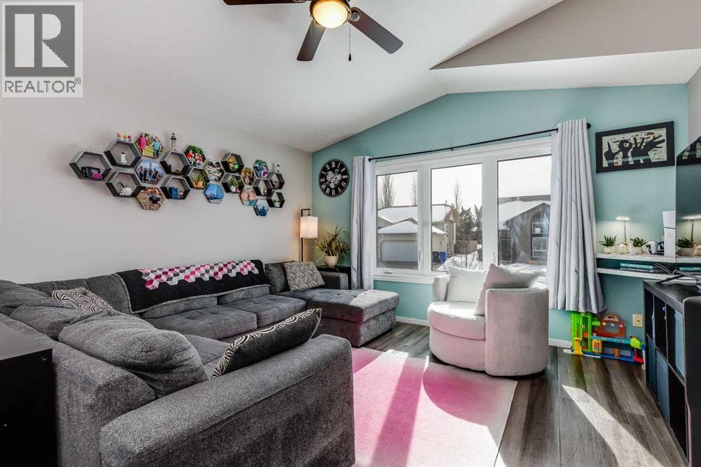 48 Hawthorn Way NE — photo 4