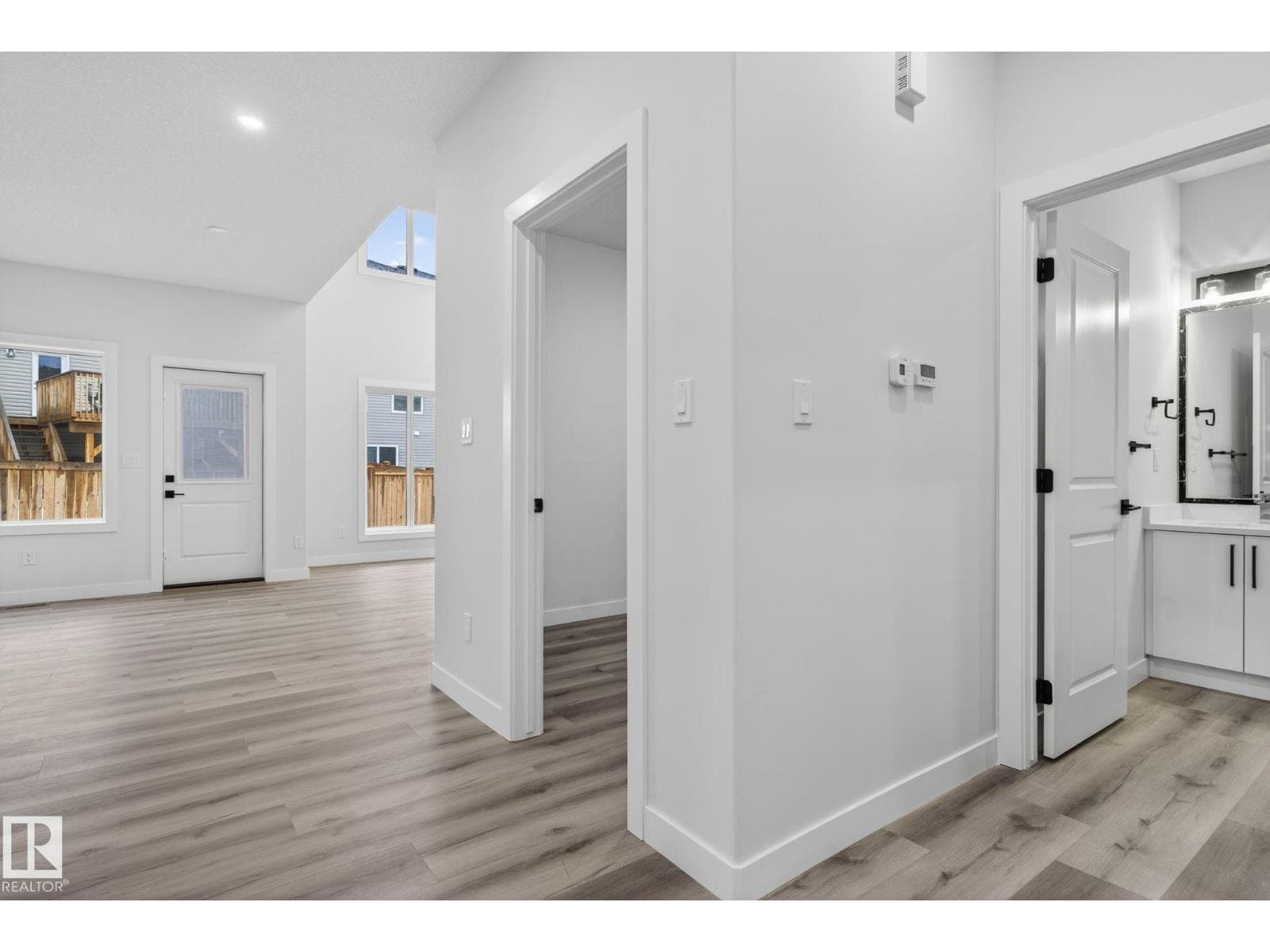 20 HAZELWOOD LN — photo 4