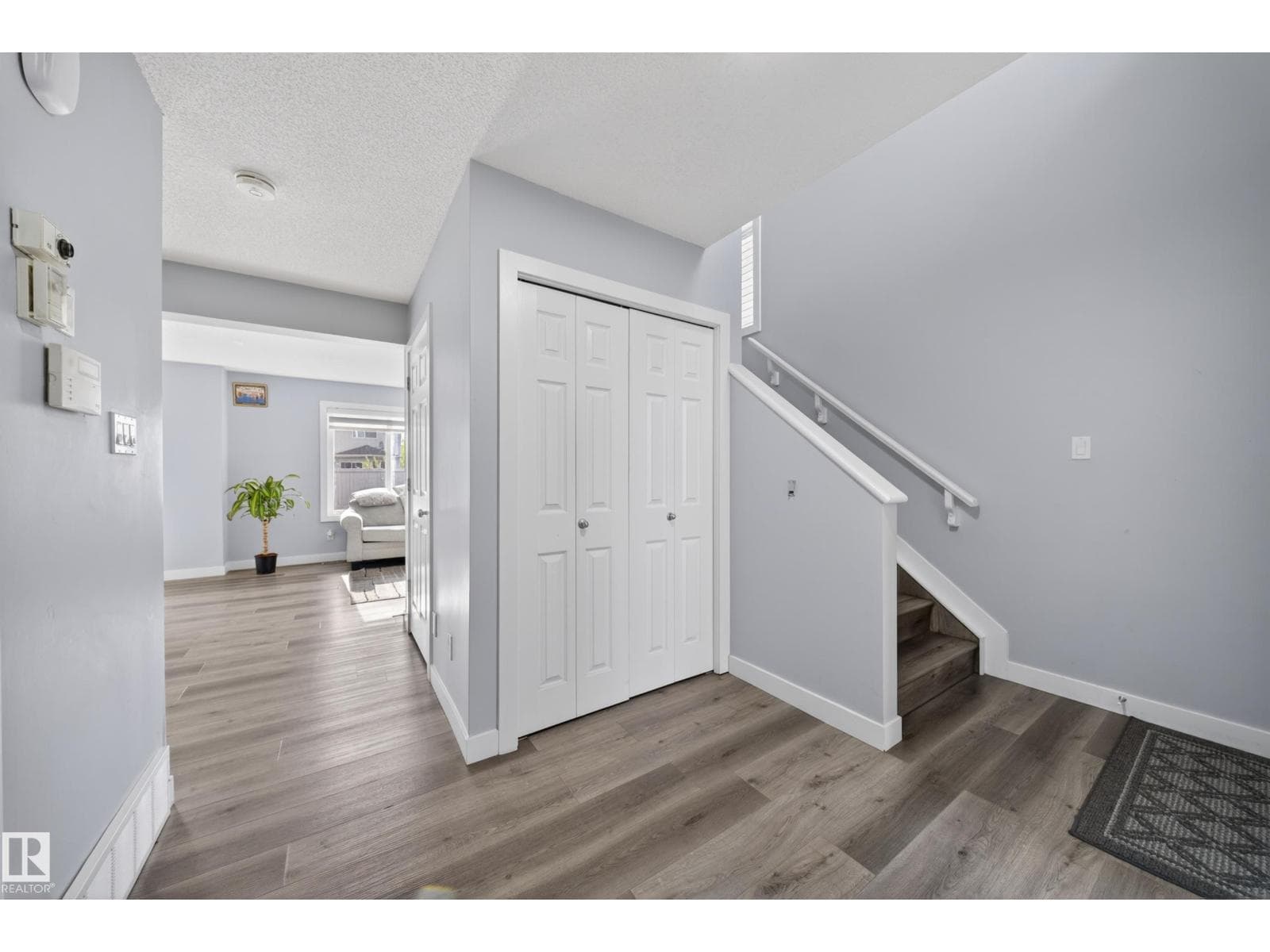 3752 12 ST NW — photo 4