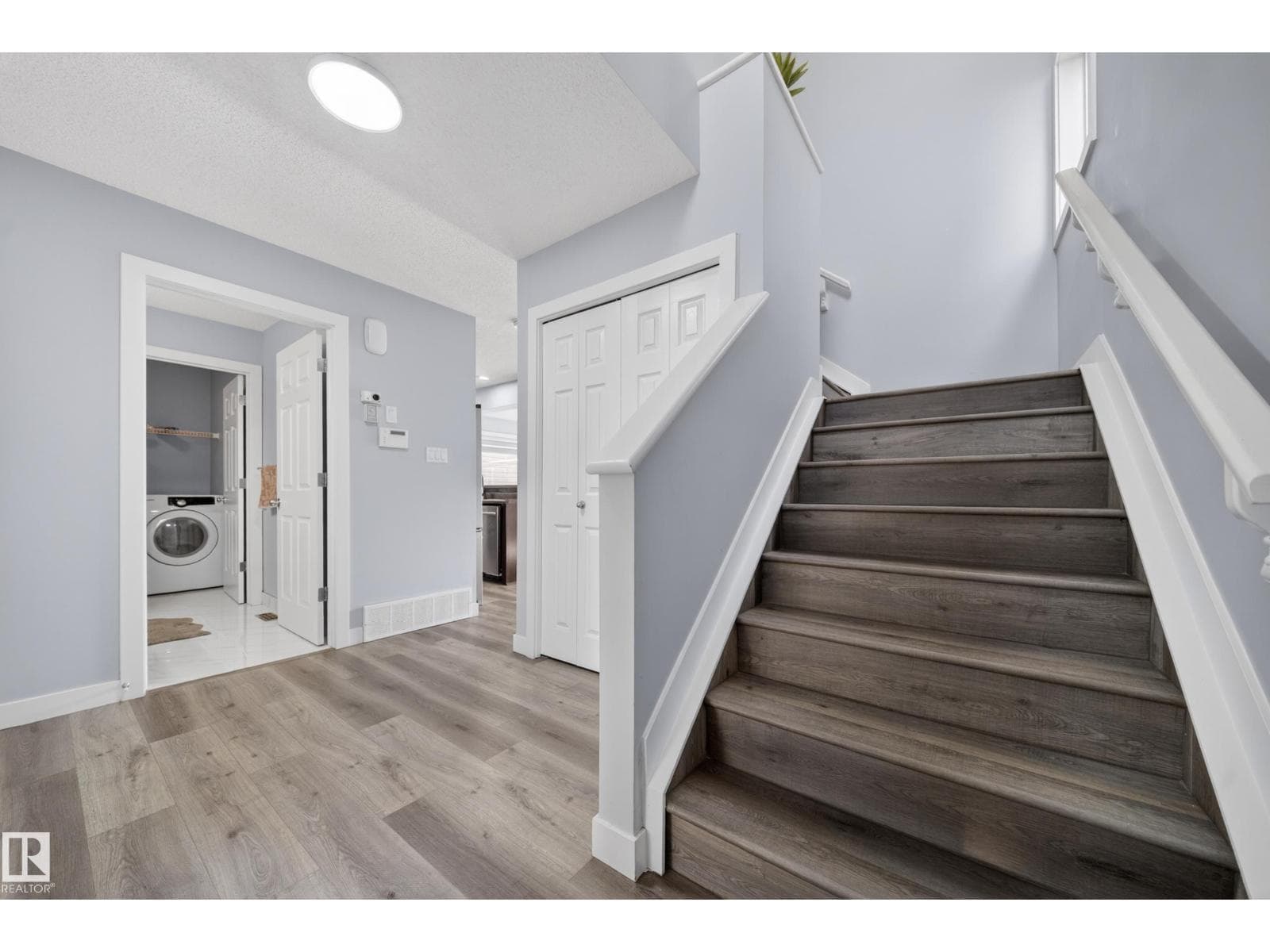 3752 12 ST NW — photo 5