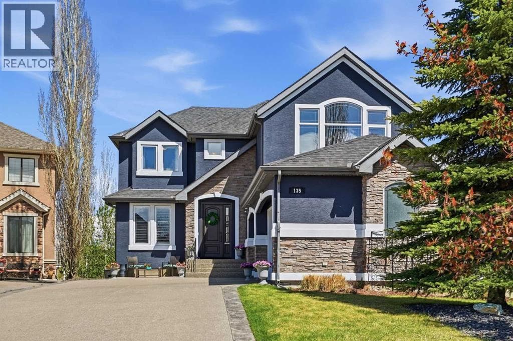 135 Cranleigh View SE — photo 2