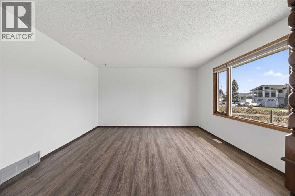 11 Westhill Crescent — photo 3