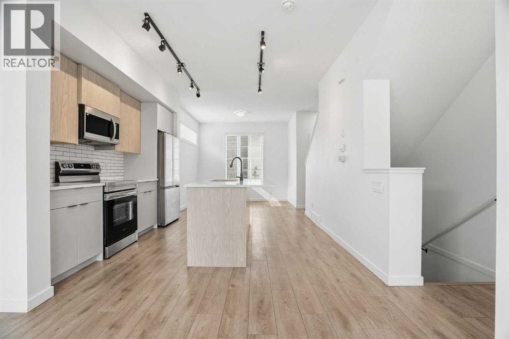 32 Walgrove Common SE — photo 3