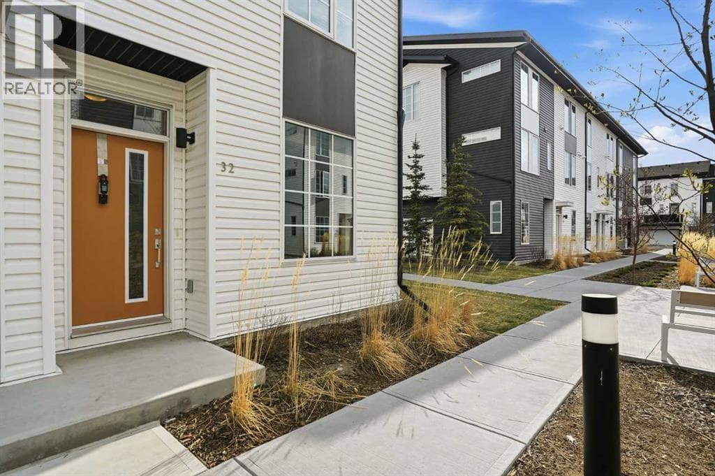 32 Walgrove Common SE — photo 2