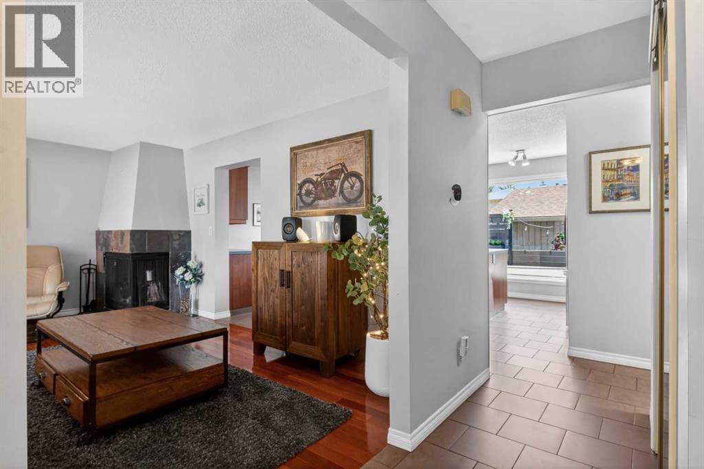 348 Midlake Boulevard SE — photo 3