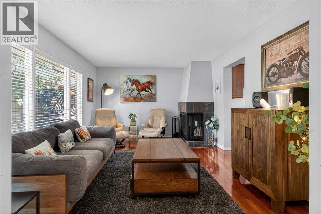 348 Midlake Boulevard SE — photo 4