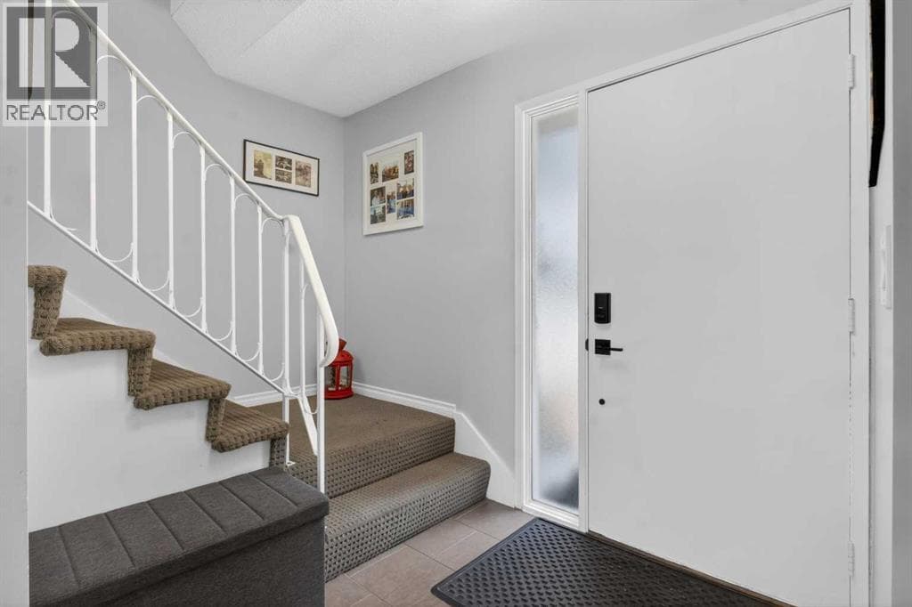 348 Midlake Boulevard SE — photo 2
