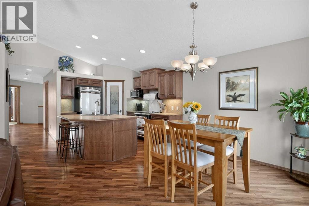 112 Prestwick Point SE — photo 2