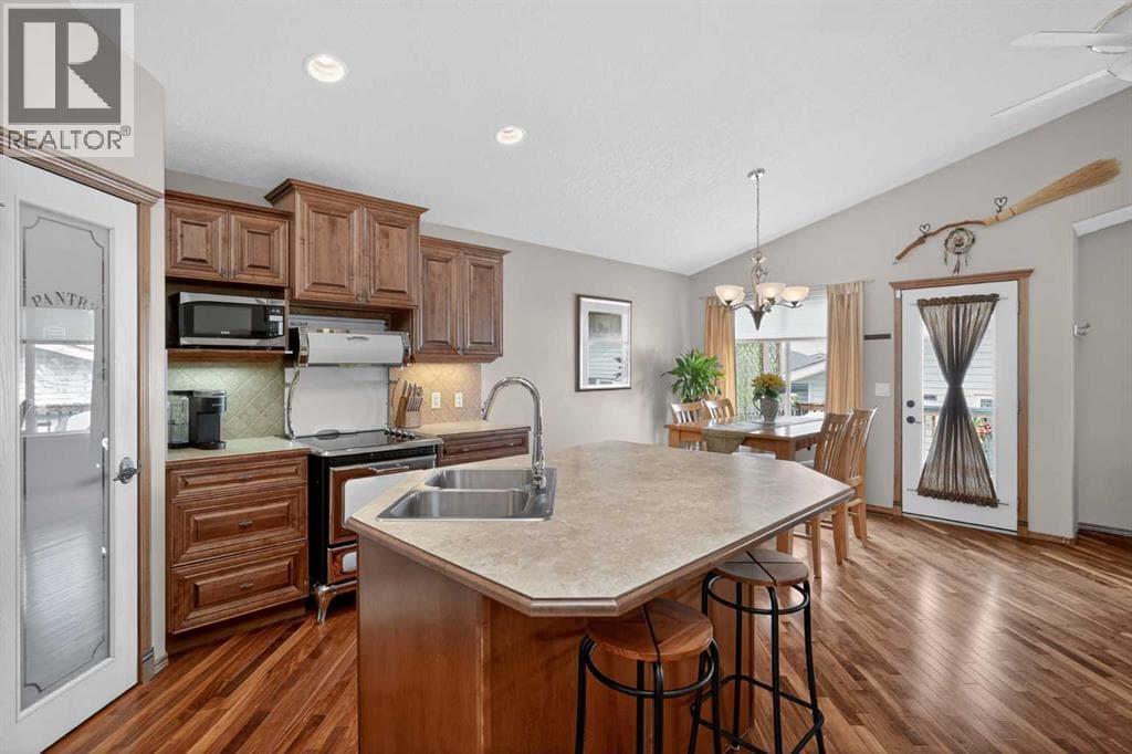 112 Prestwick Point SE — photo 4