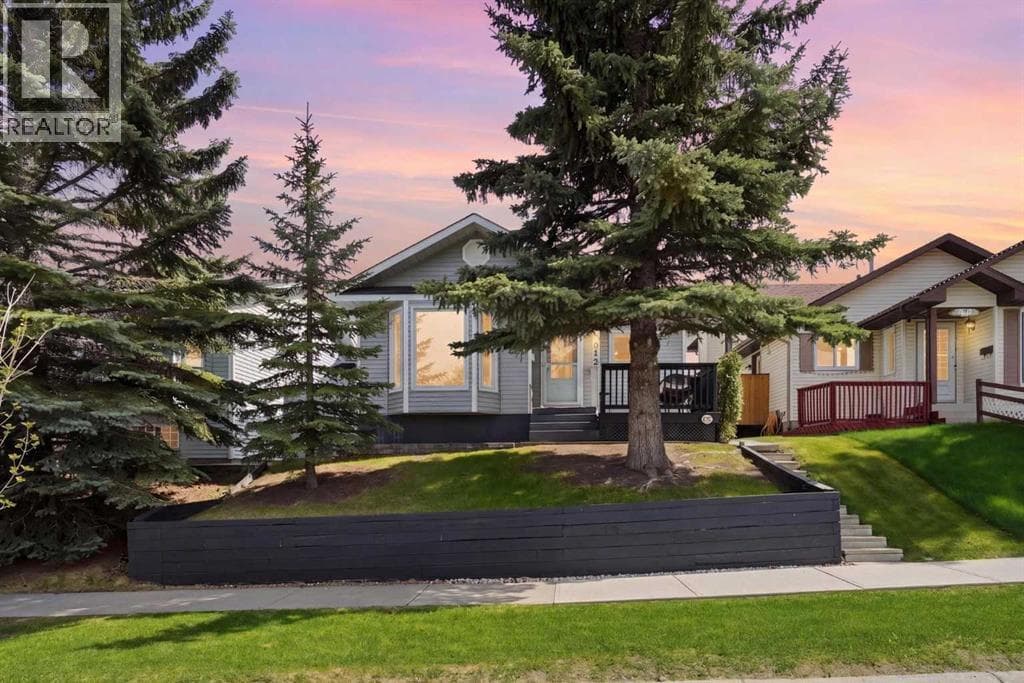 672 Macewan Drive NW