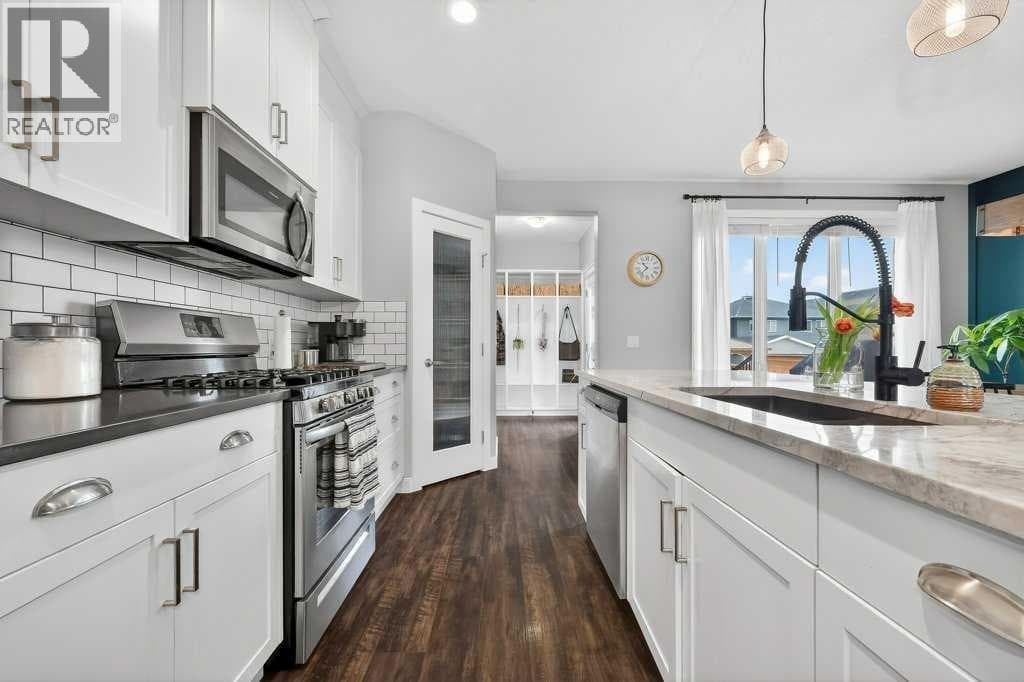92 Fireside Crescent — photo 2