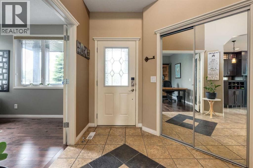 569 Chaparral Drive SE — photo 2
