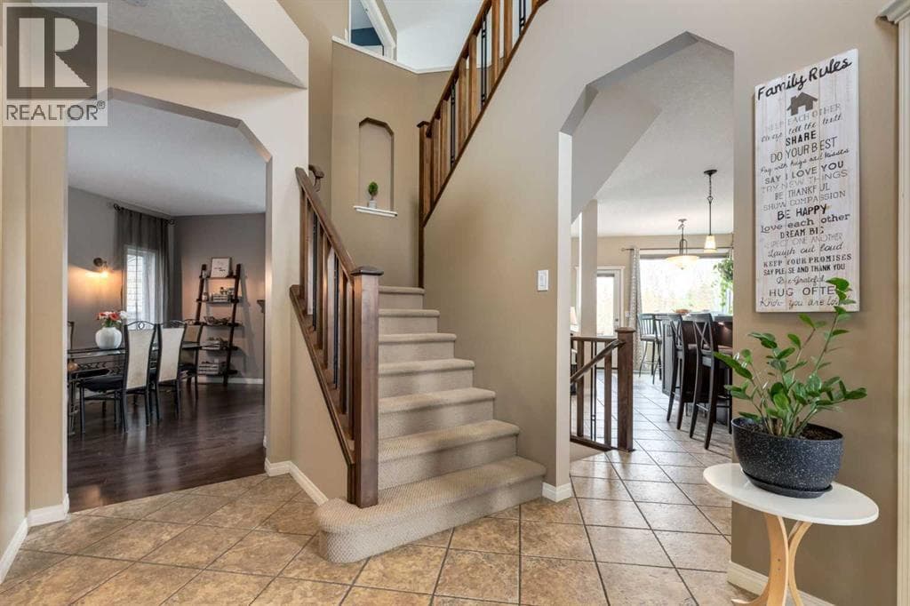 569 Chaparral Drive SE — photo 3