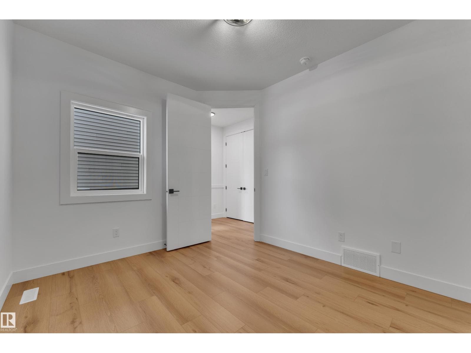 2027 156 AV NW — photo 4