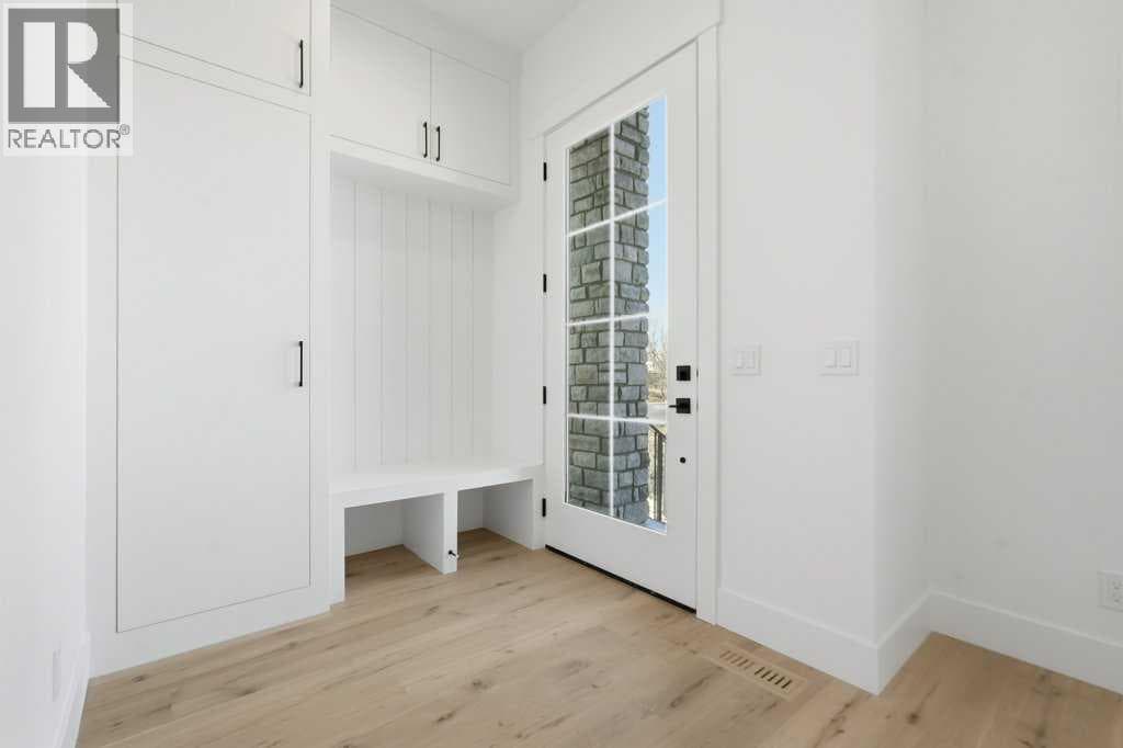 2449 29 Avenue SW — photo 2