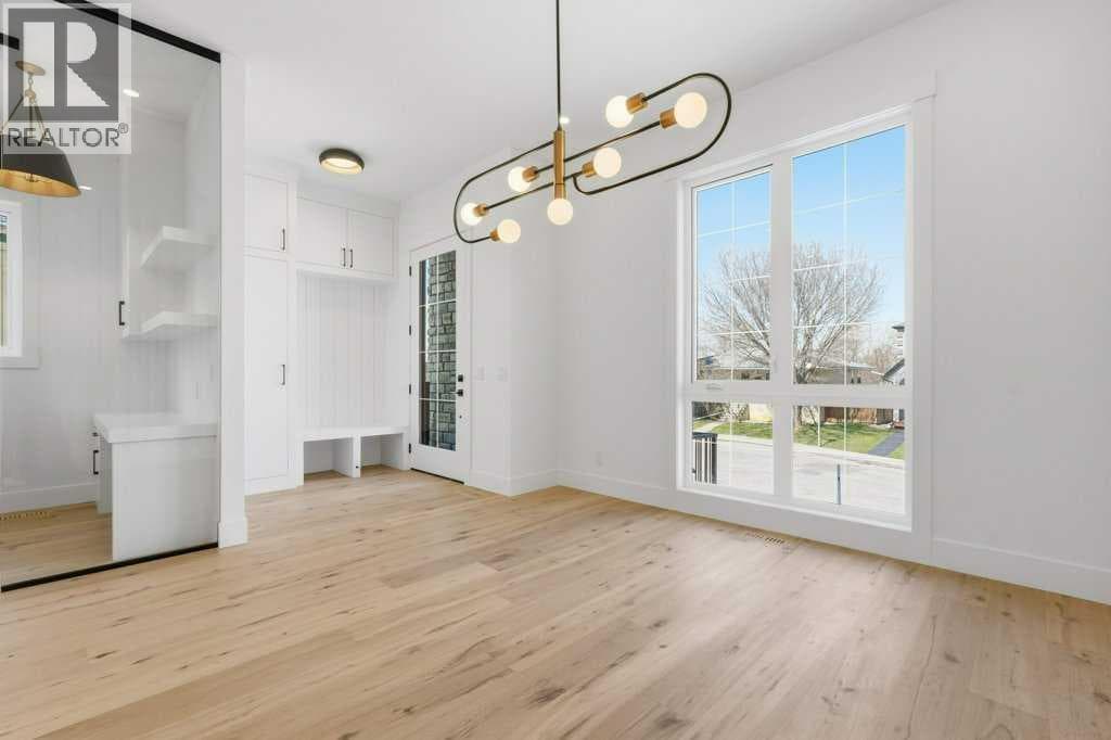 2449 29 Avenue SW — photo 4