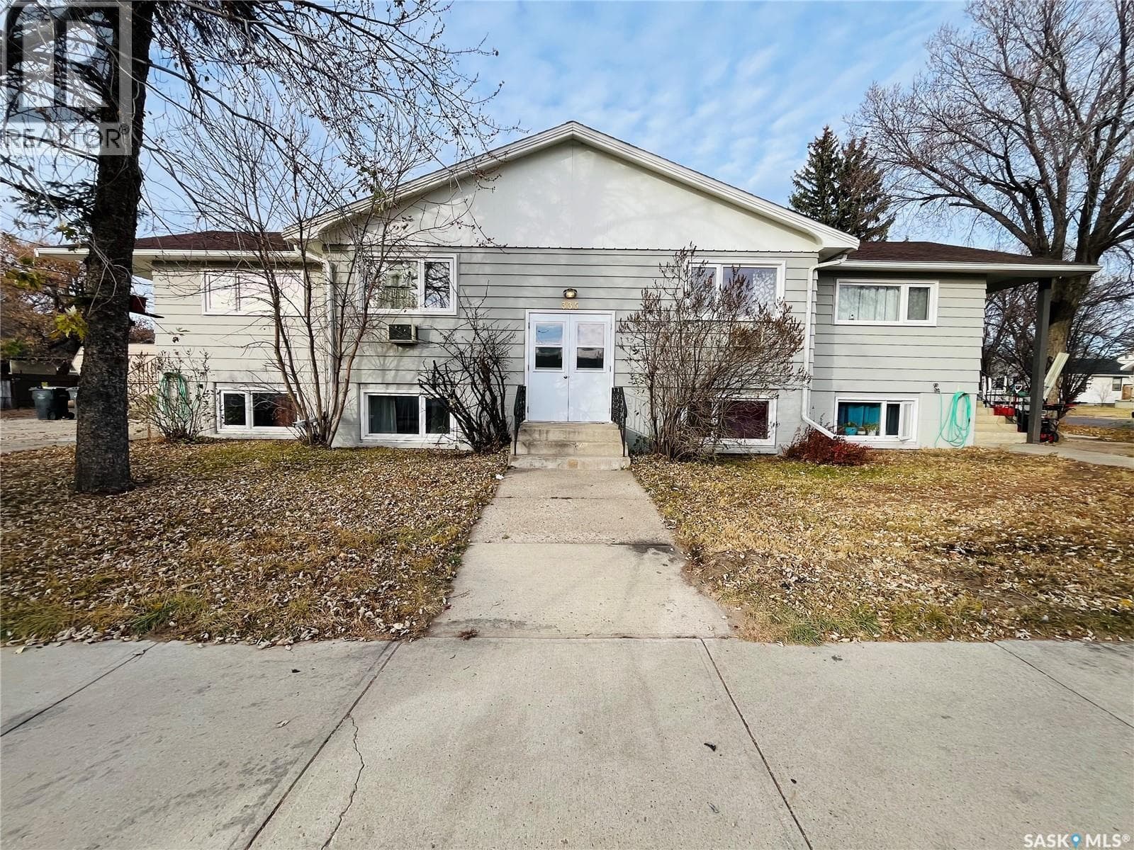 335 Chaplin STREET W