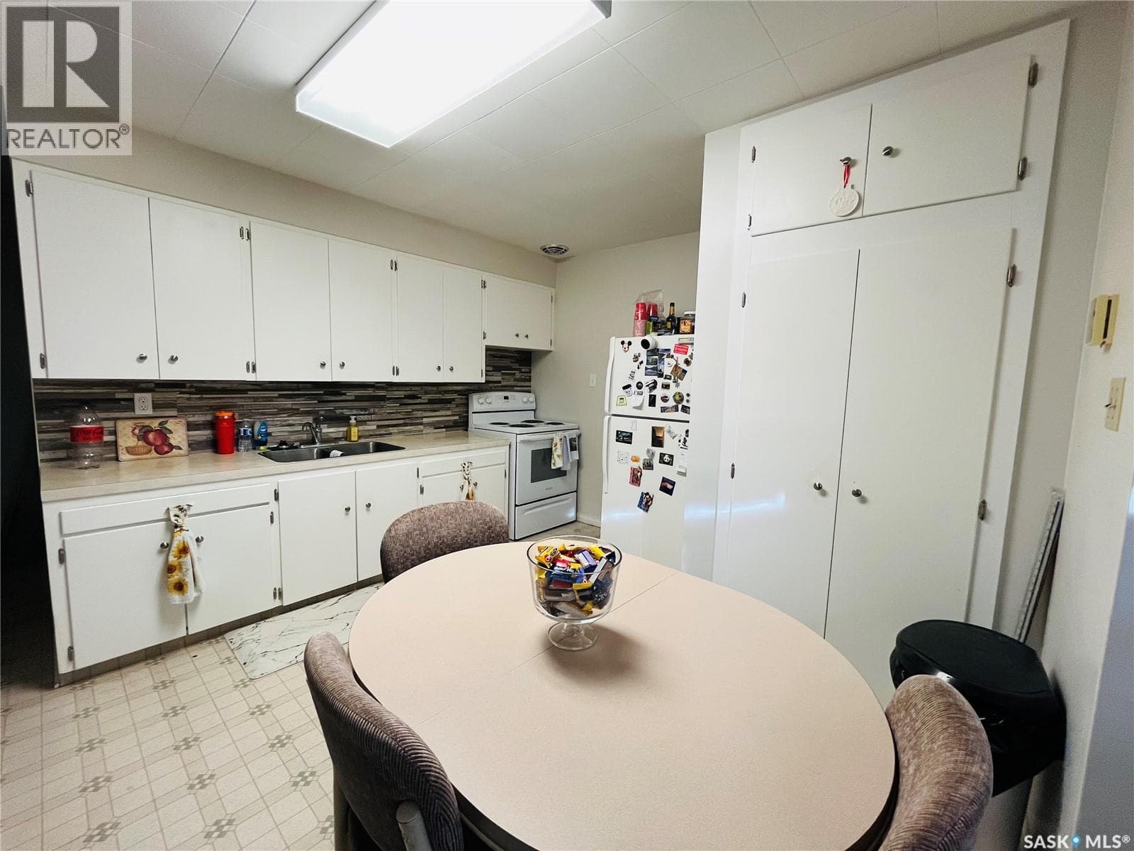 335 Chaplin STREET W — photo 5