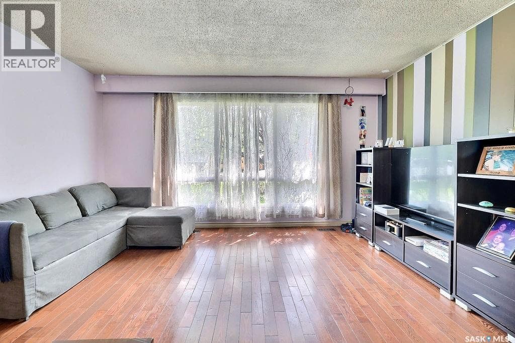 170 Elgin CRESCENT — photo 4
