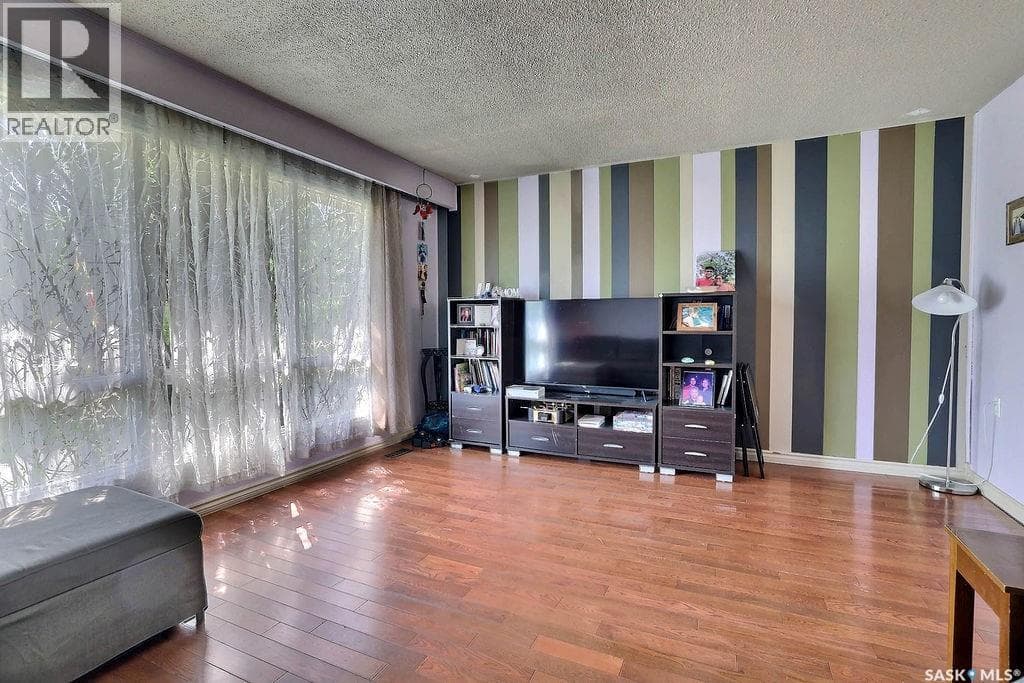 170 Elgin CRESCENT — photo 3