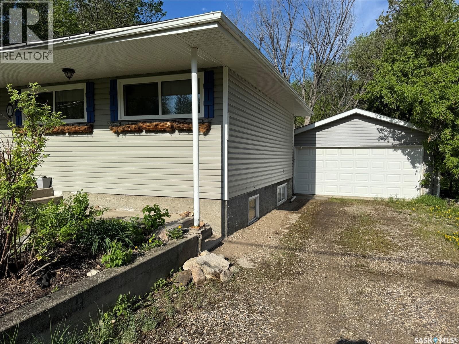 170 Elgin CRESCENT — photo 2