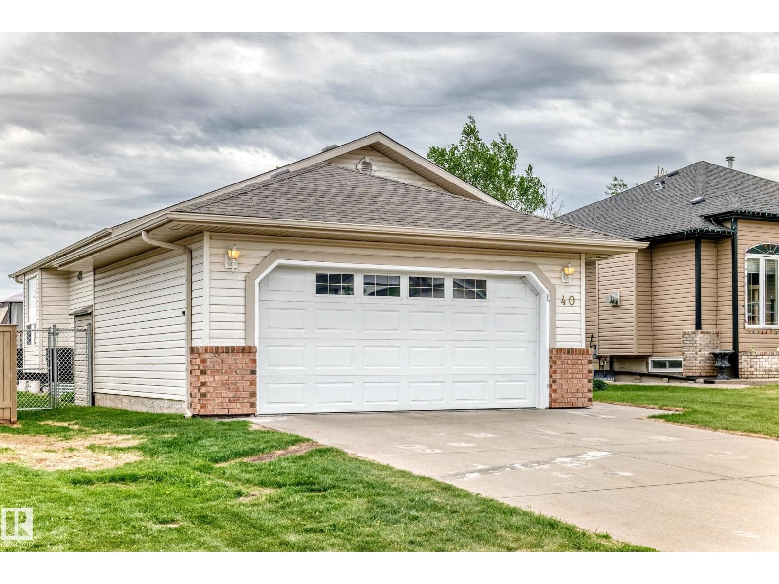40 HERITAGE CR — photo 3