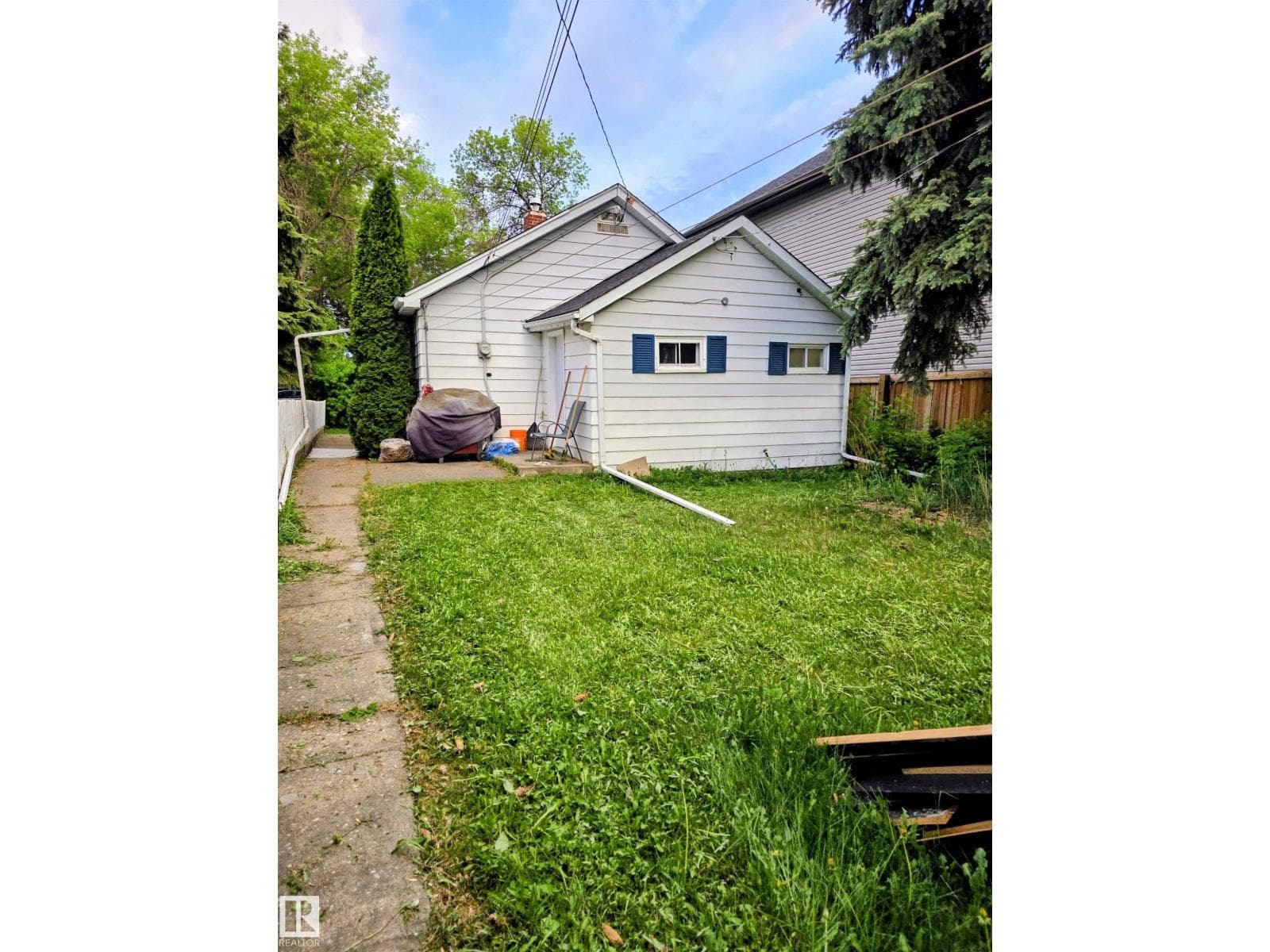 10516 63 AV NW — photo 5