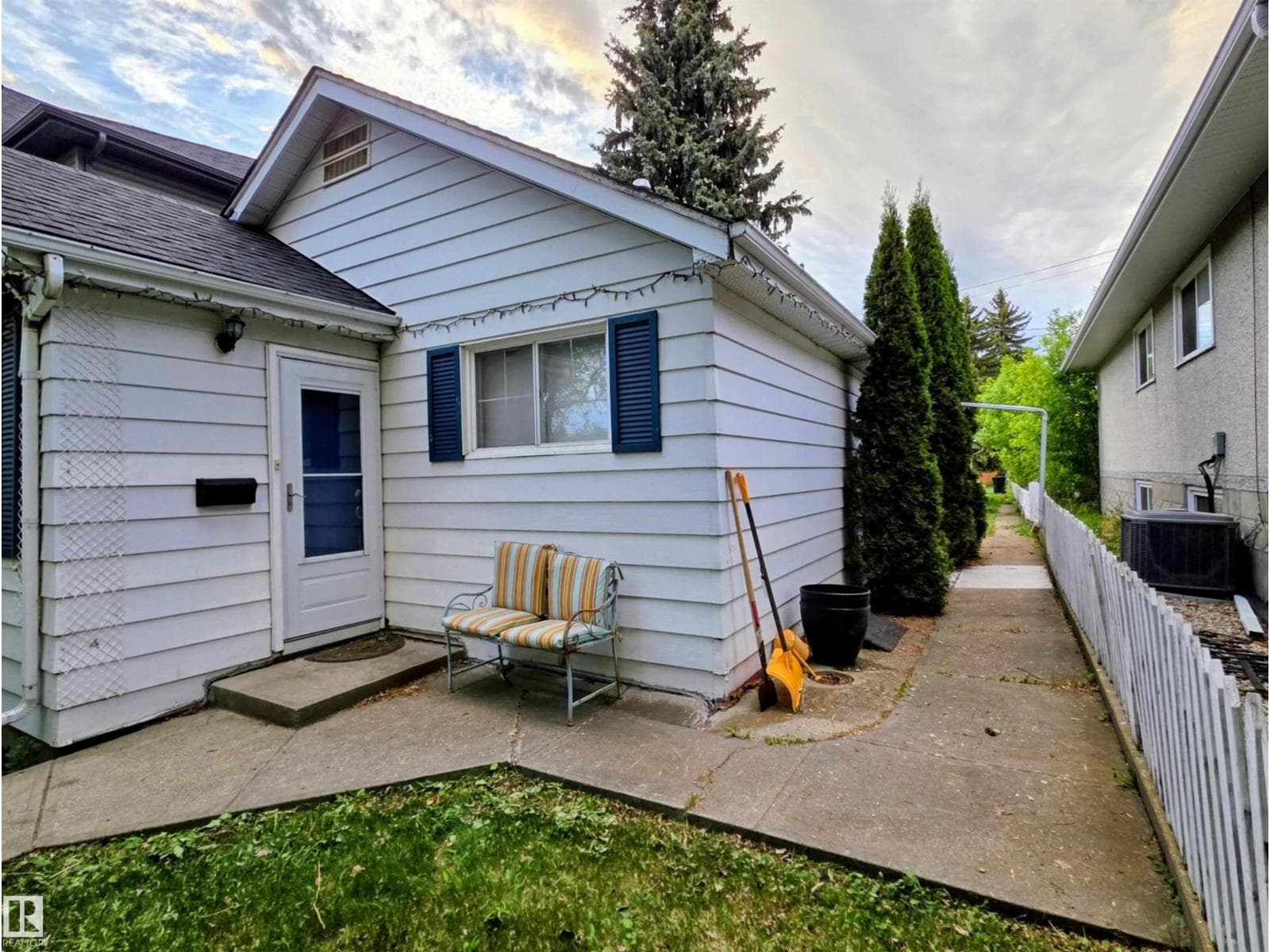 10516 63 AV NW — photo 3