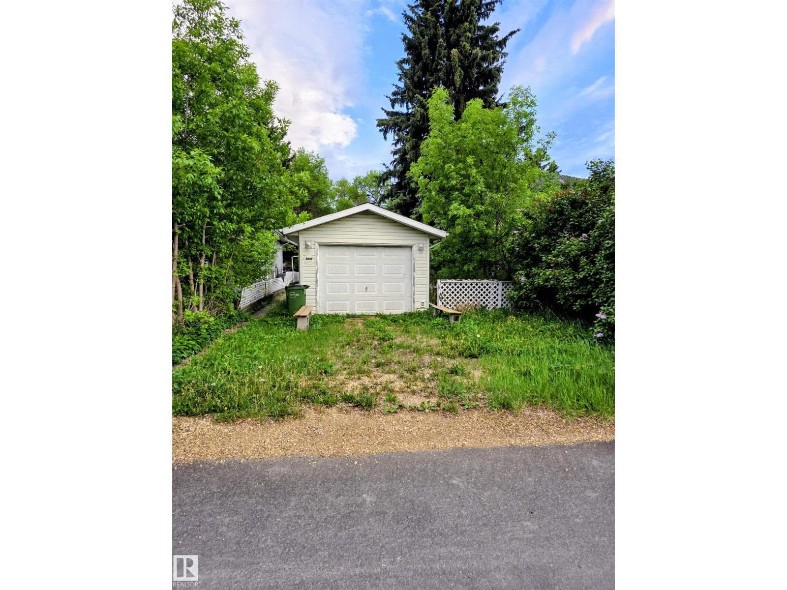 10516 63 AV NW — photo 4