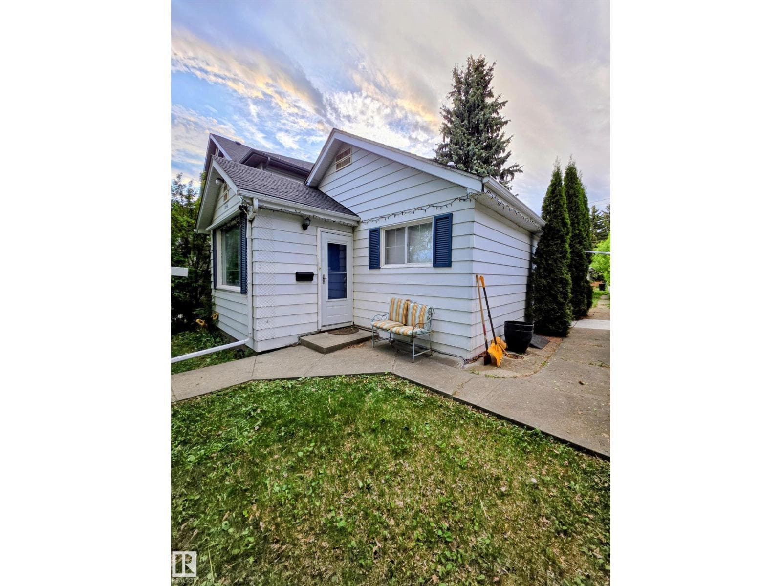 10516 63 AV NW — photo 2