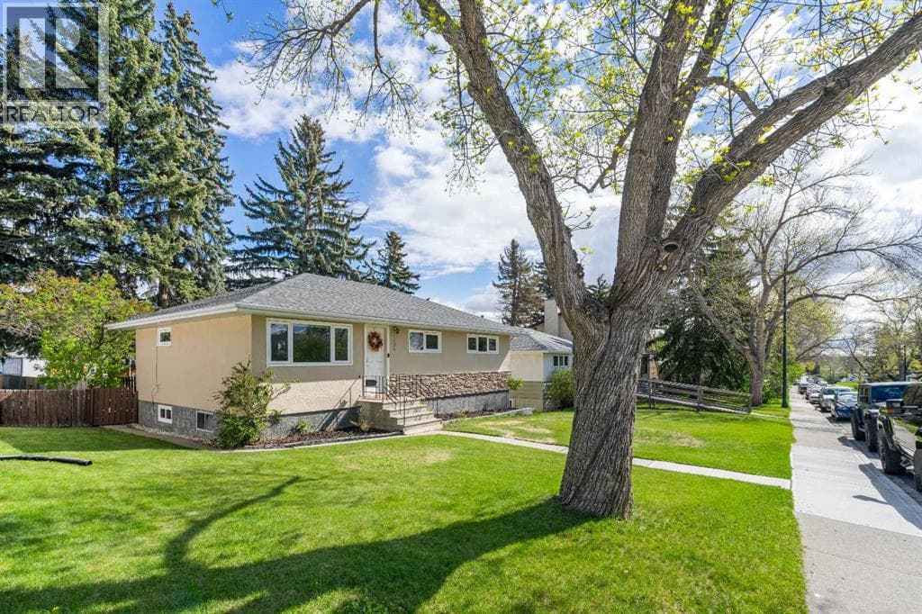 304 Blackthorn Road NW — photo 3