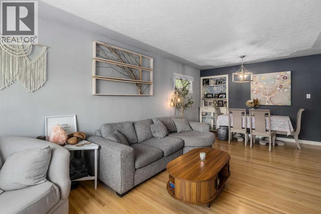304 Blackthorn Road NW — photo 5