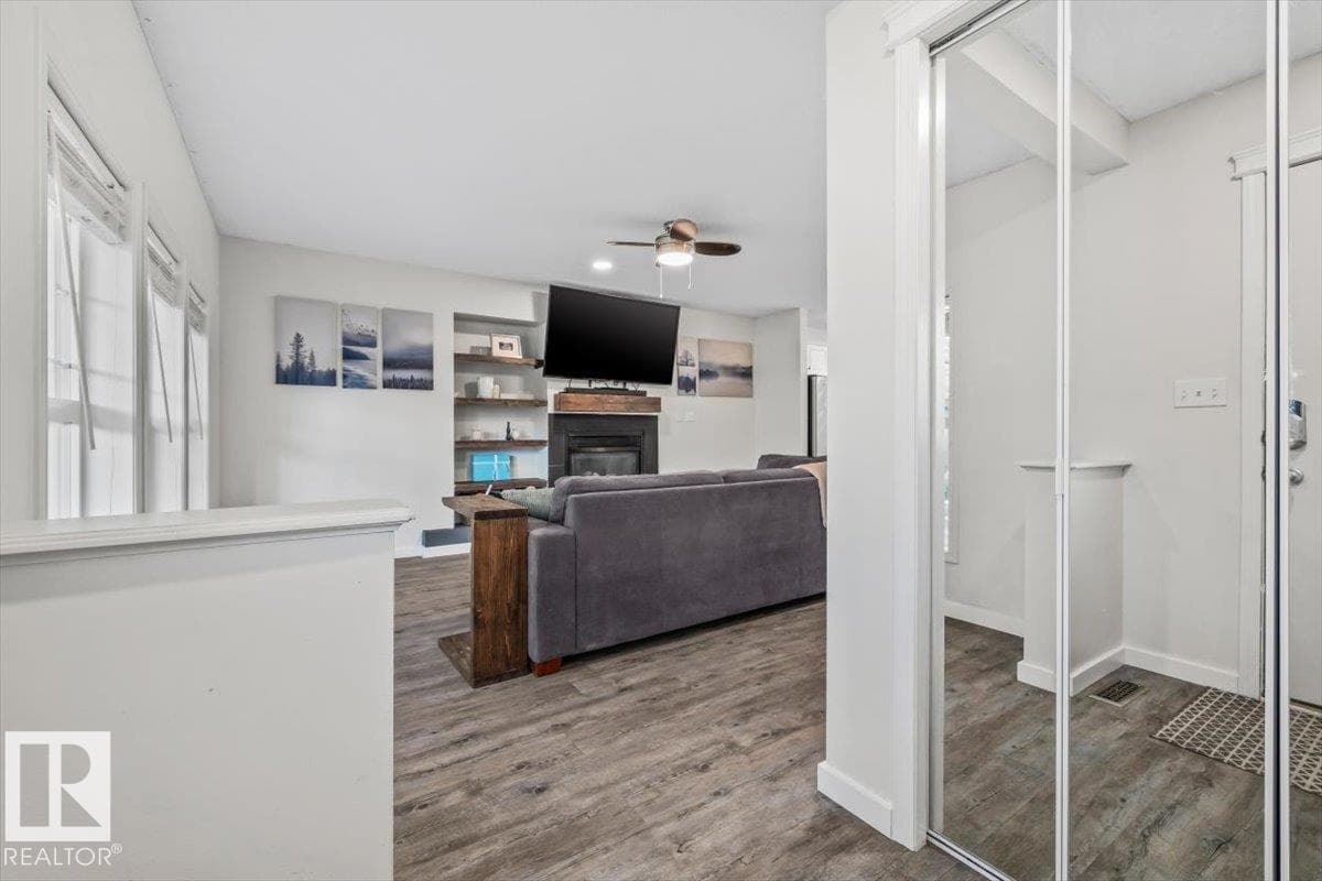 12122 17 AV SW — photo 4
