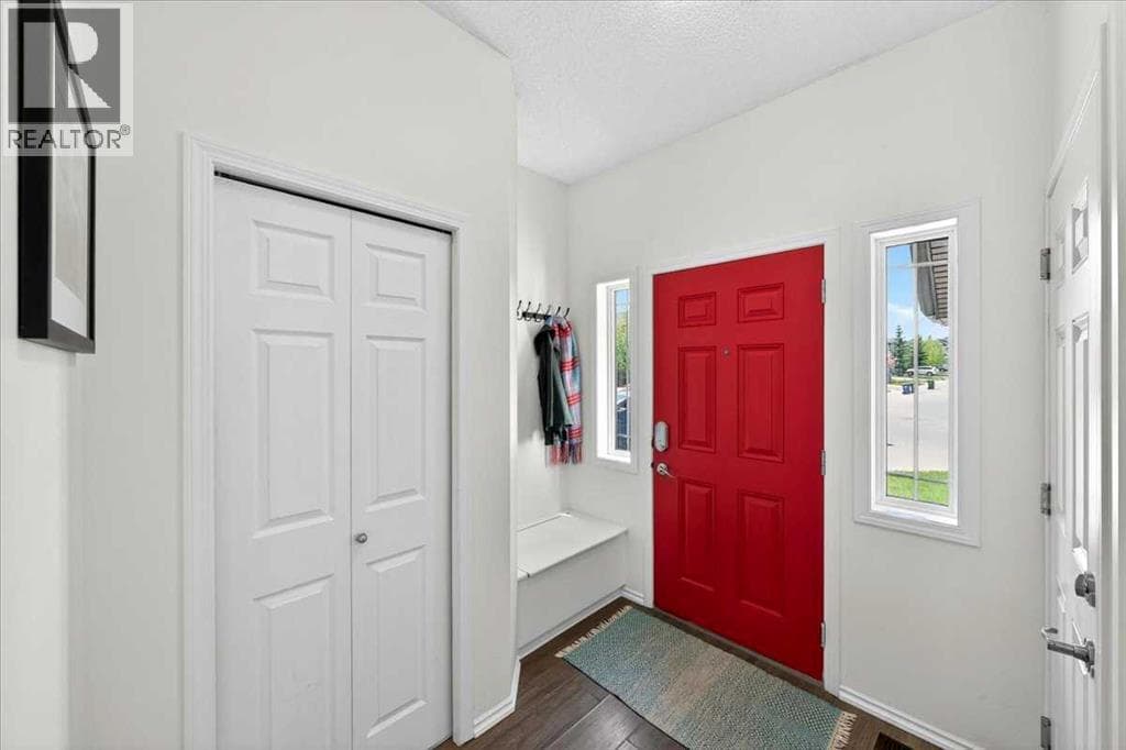194 Everoak Gardens SW — photo 3