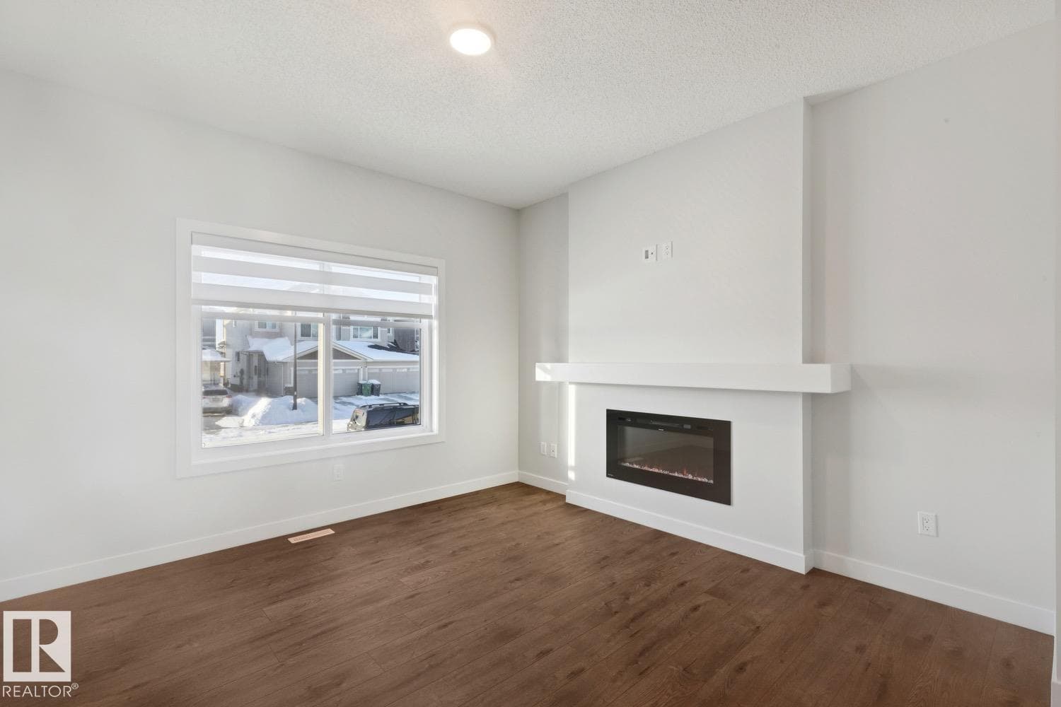 1081 BERG PL — photo 3