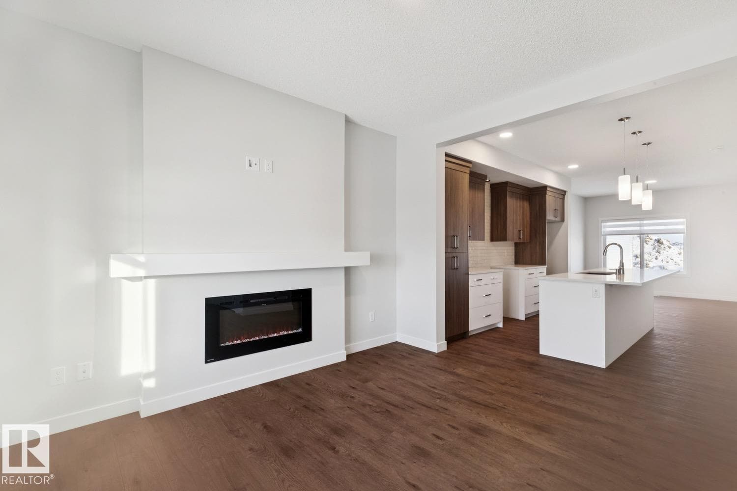 1081 BERG PL — photo 4