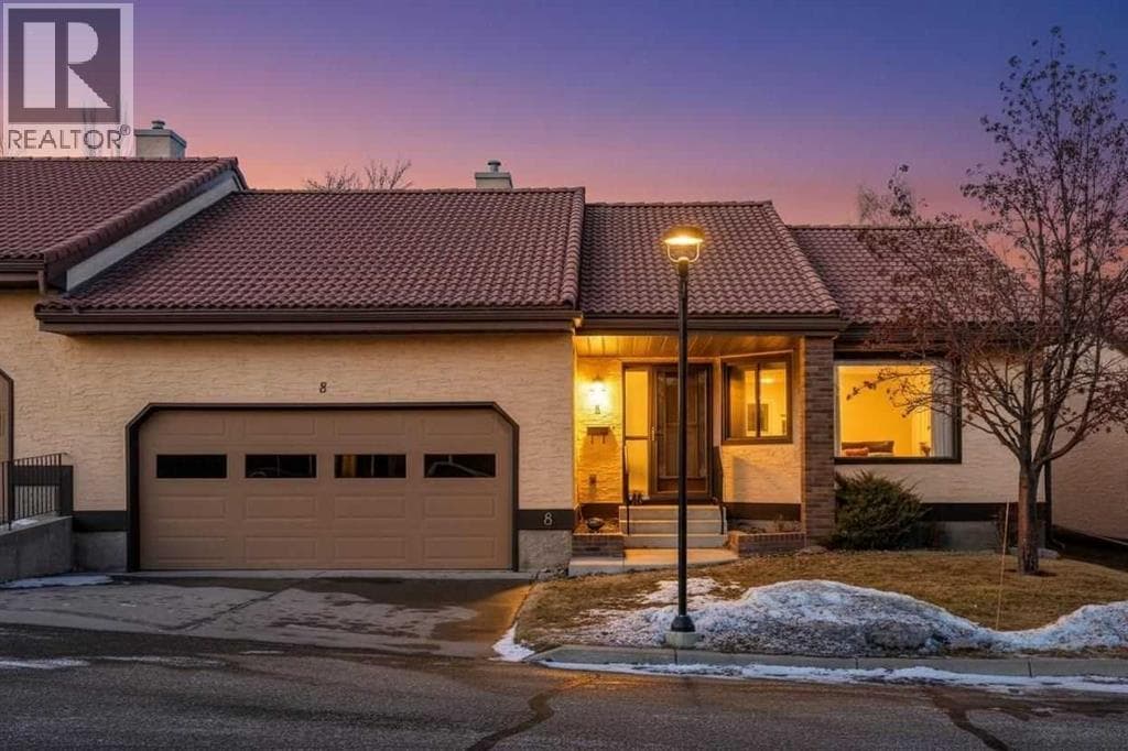 8, 118 Strathcona Road SW — photo 2