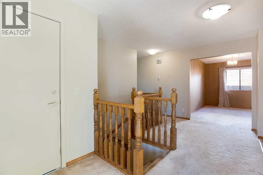 8, 118 Strathcona Road SW — photo 4