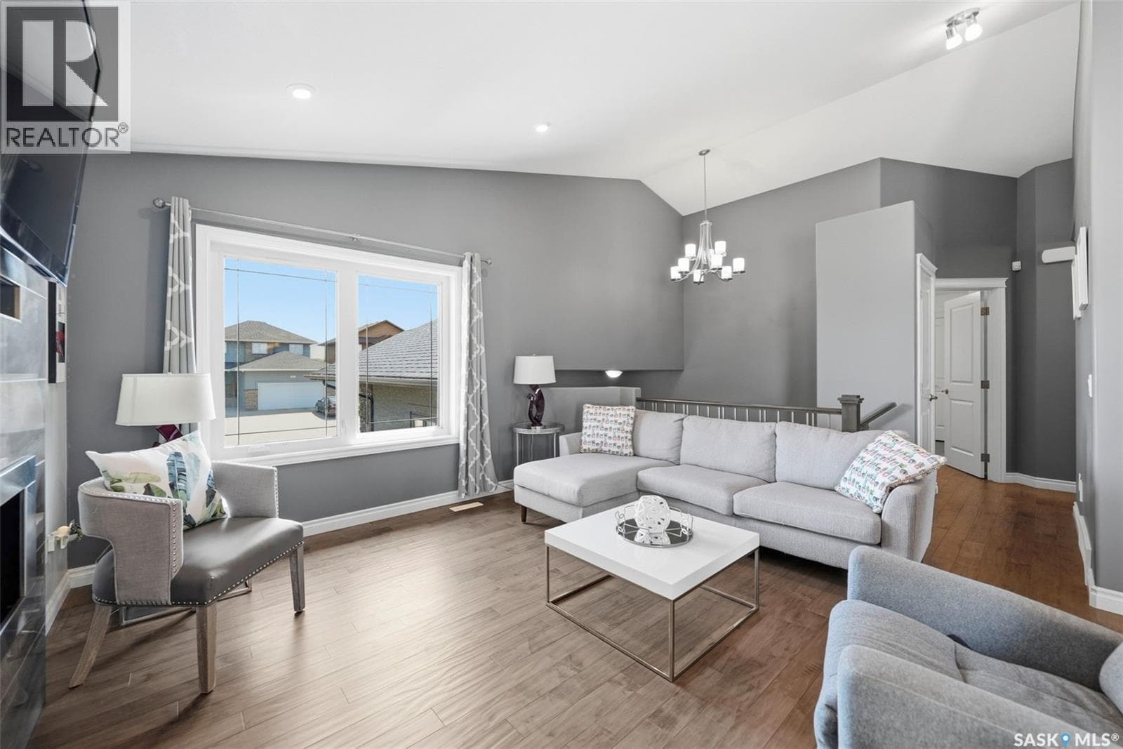 711 Sutter CRESCENT — photo 3