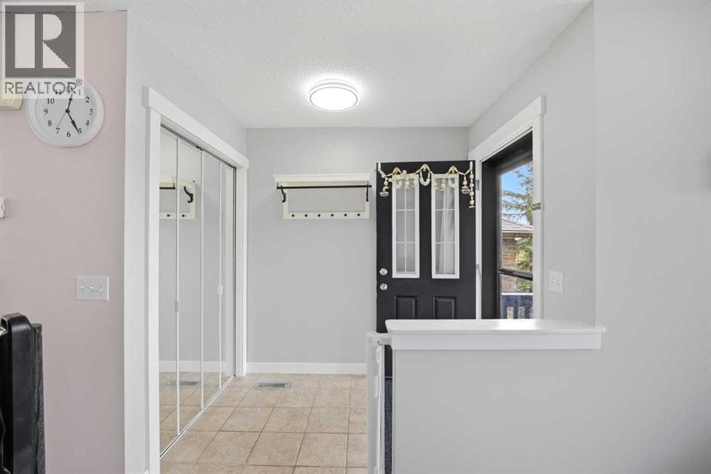 39 Panora Square NW — photo 5
