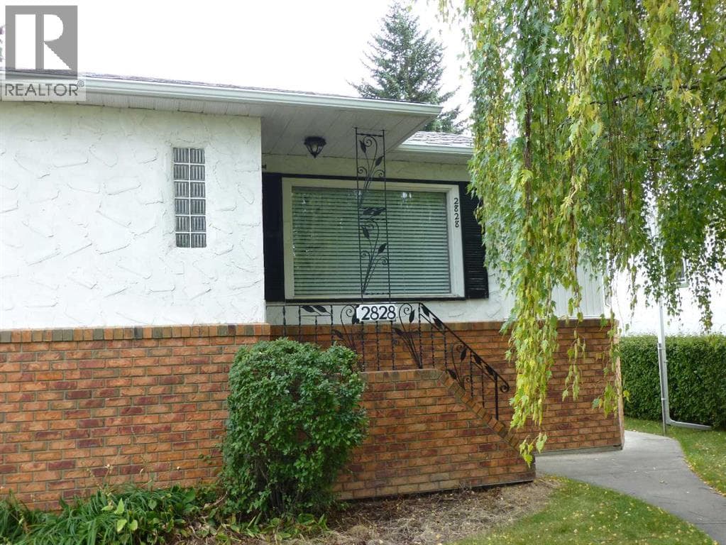 2828 25A Street SW — photo 3