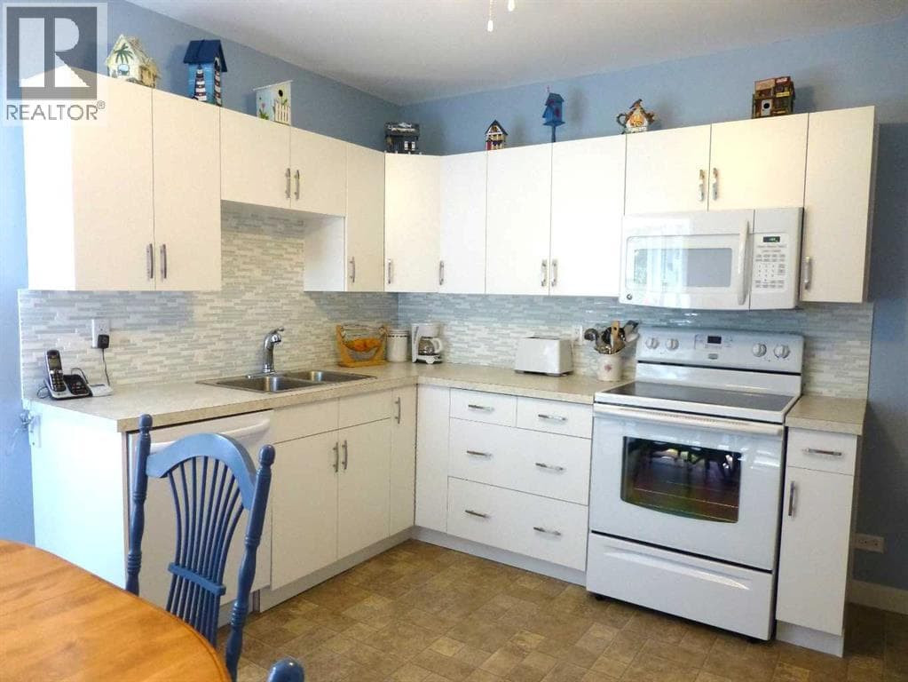 2828 25A Street SW — photo 4