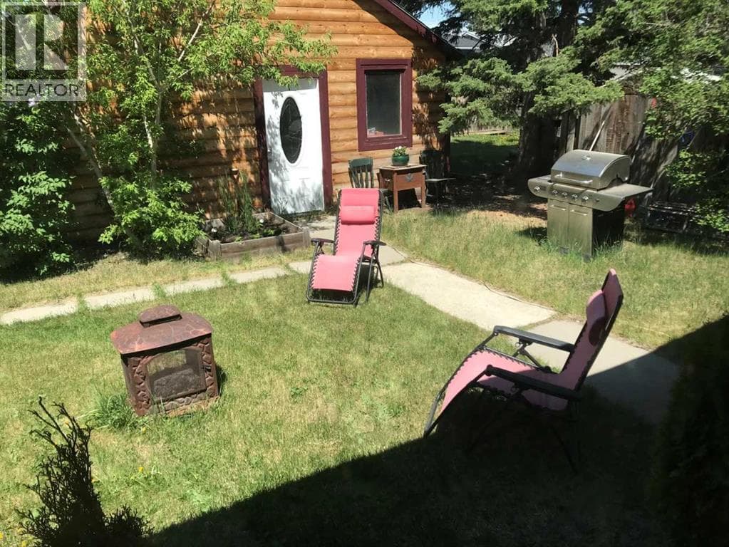 6424 32 Avenue NW — photo 2